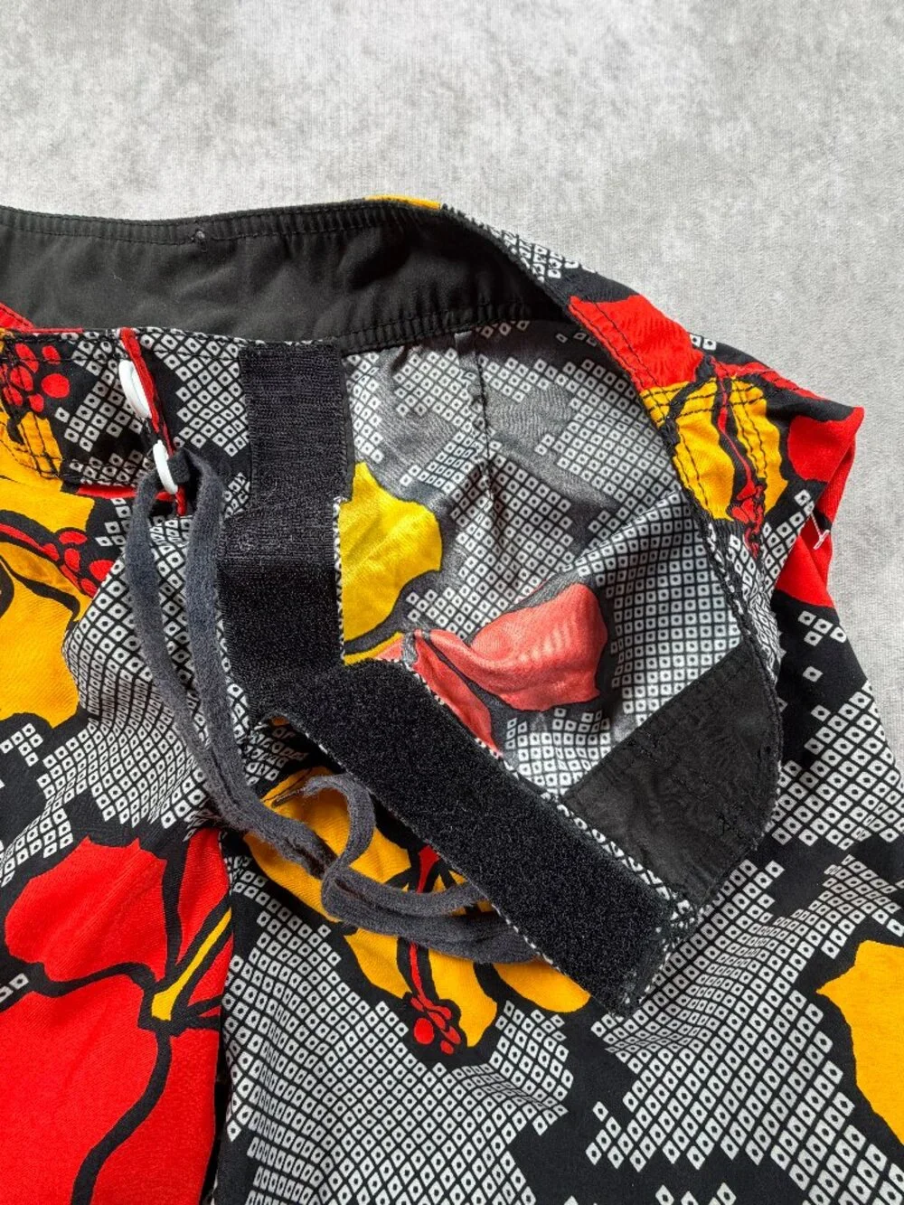 Billabong Mens Size 34 Board Shorts Black Hibiscus Floral Surf Swim Trunks